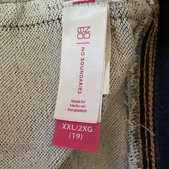 NWOT No Boundaries Shorts - Picture 5 of 6